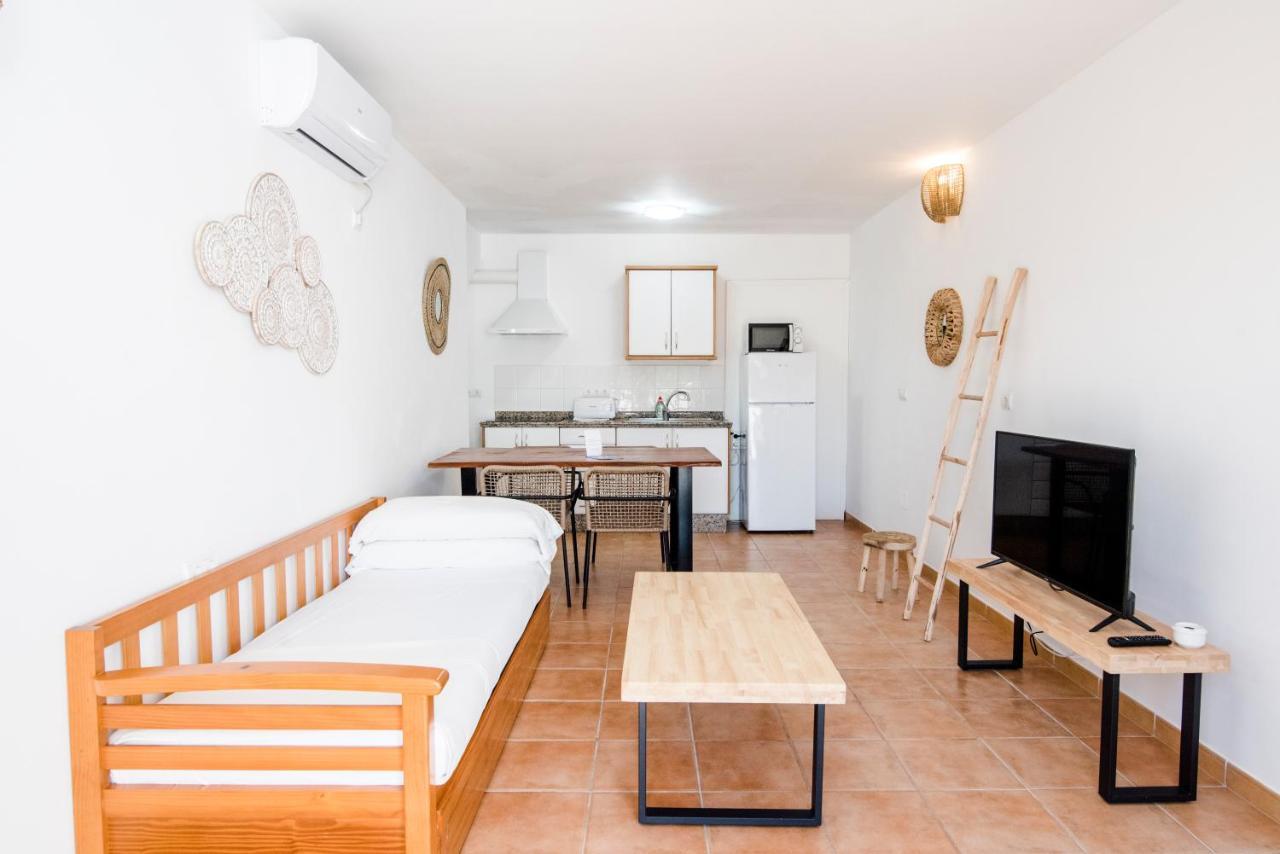 Apartments Es Clot Des Forn Es Pujols Buitenkant foto